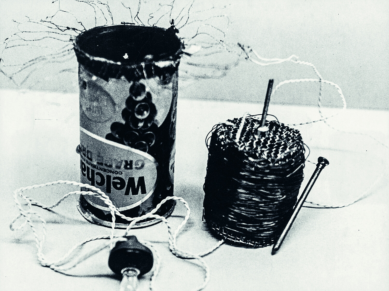 Das berühmte «Tin Can Radio» von Victor Papanek, das er für die UNESCO gestaltete. Eine Blechdose mit einem Transistor, betrieben mit Paraffin und einem Docht.